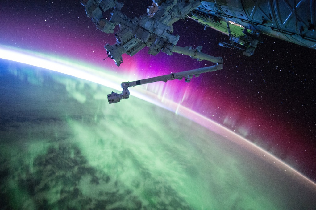 Aurora Borealis Lecher antenna research